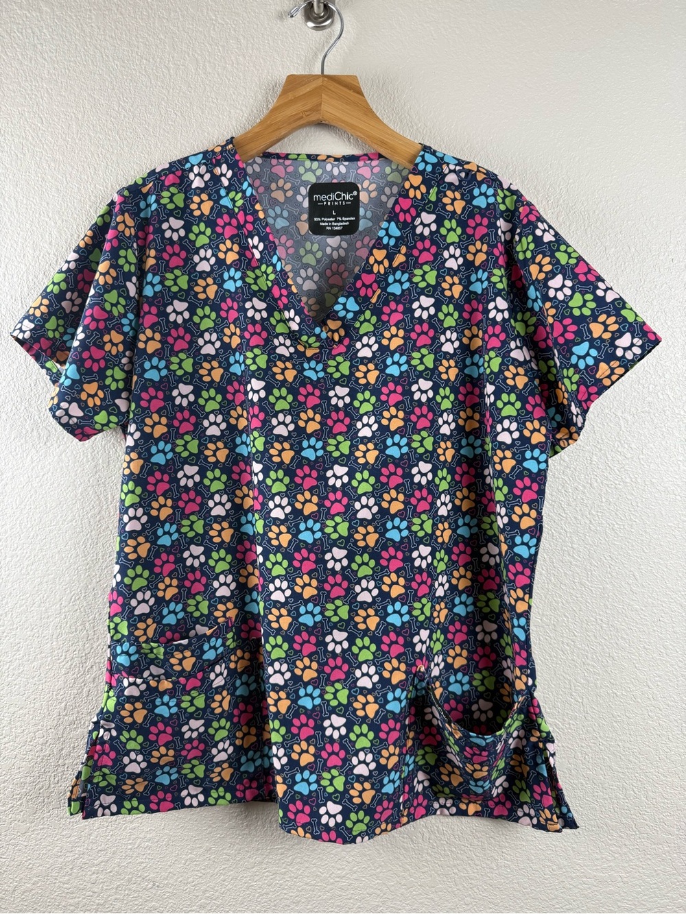MediChic - Navy Multi Paw Print V-Neck Scrub Top - Size Large